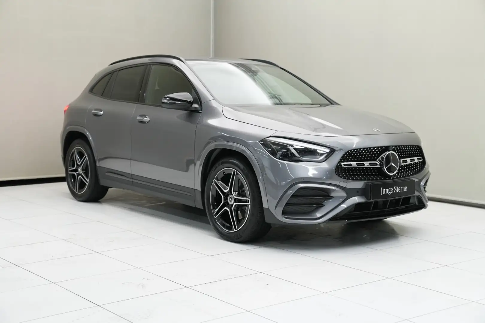 Mercedes-Benz GLA 200 d 4MATIC W-Paket S-Sitz ACC Navi Night Grau - 2