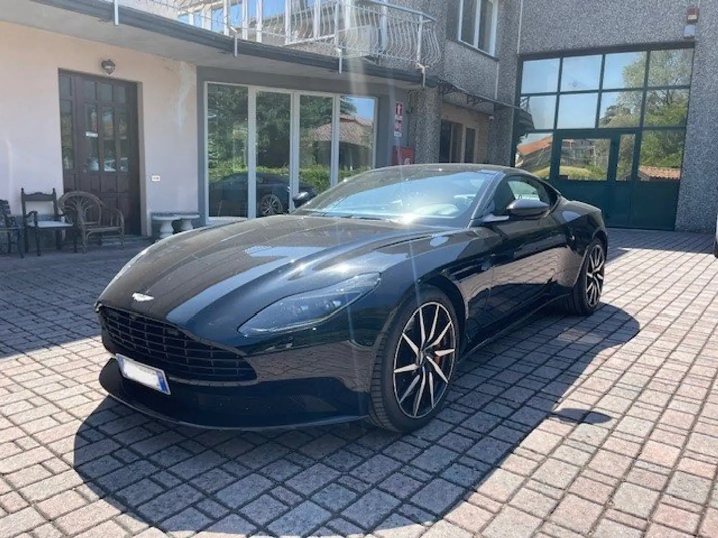 Aston Martin DB11 DB11 Coupe Coupe 4.0 V8 auto Nero - 1