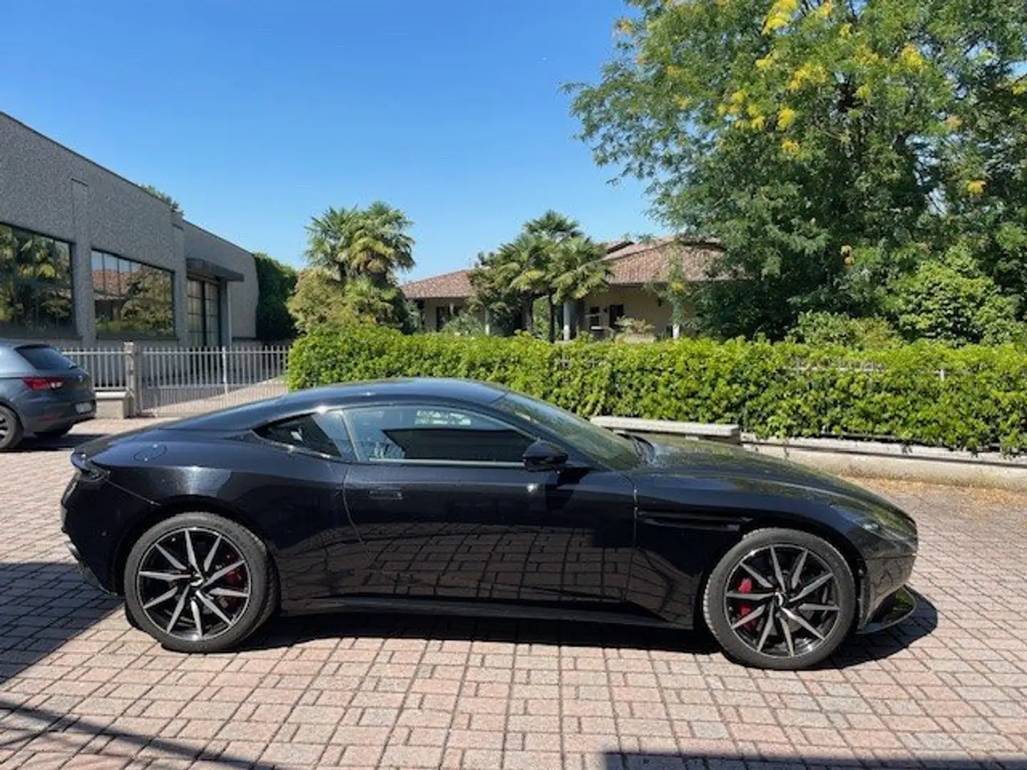 Aston Martin DB11 DB11 Coupe Coupe 4.0 V8 auto Negro - 1