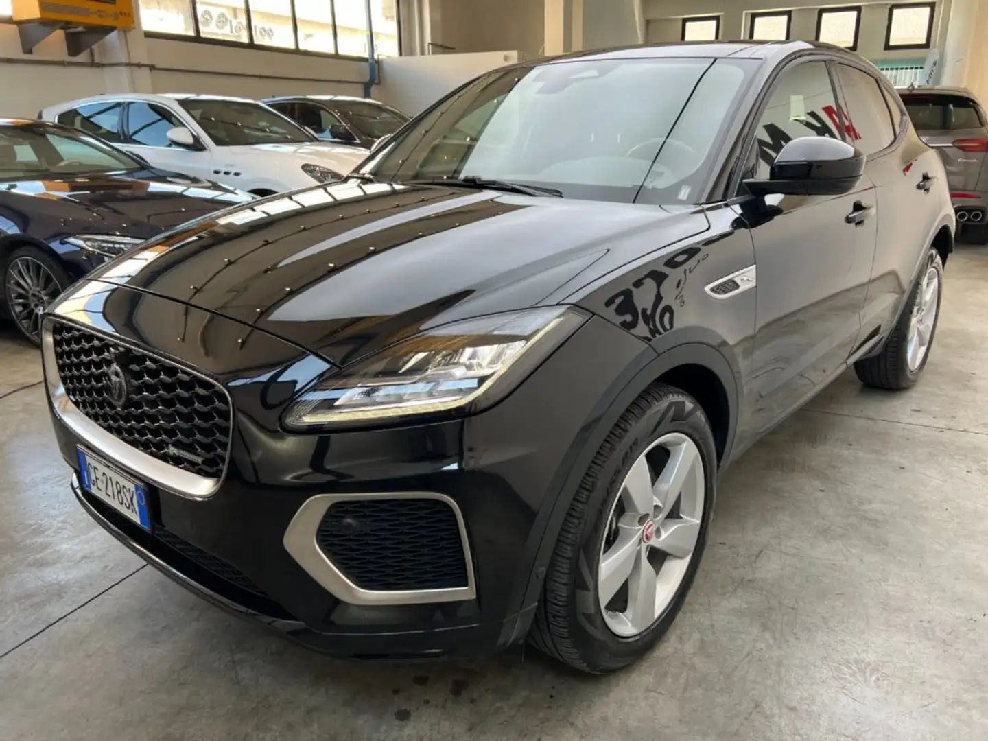 Jaguar E-Pace 2.0D I4 163 CV AWD Auto R-Dynamic Nero - 2