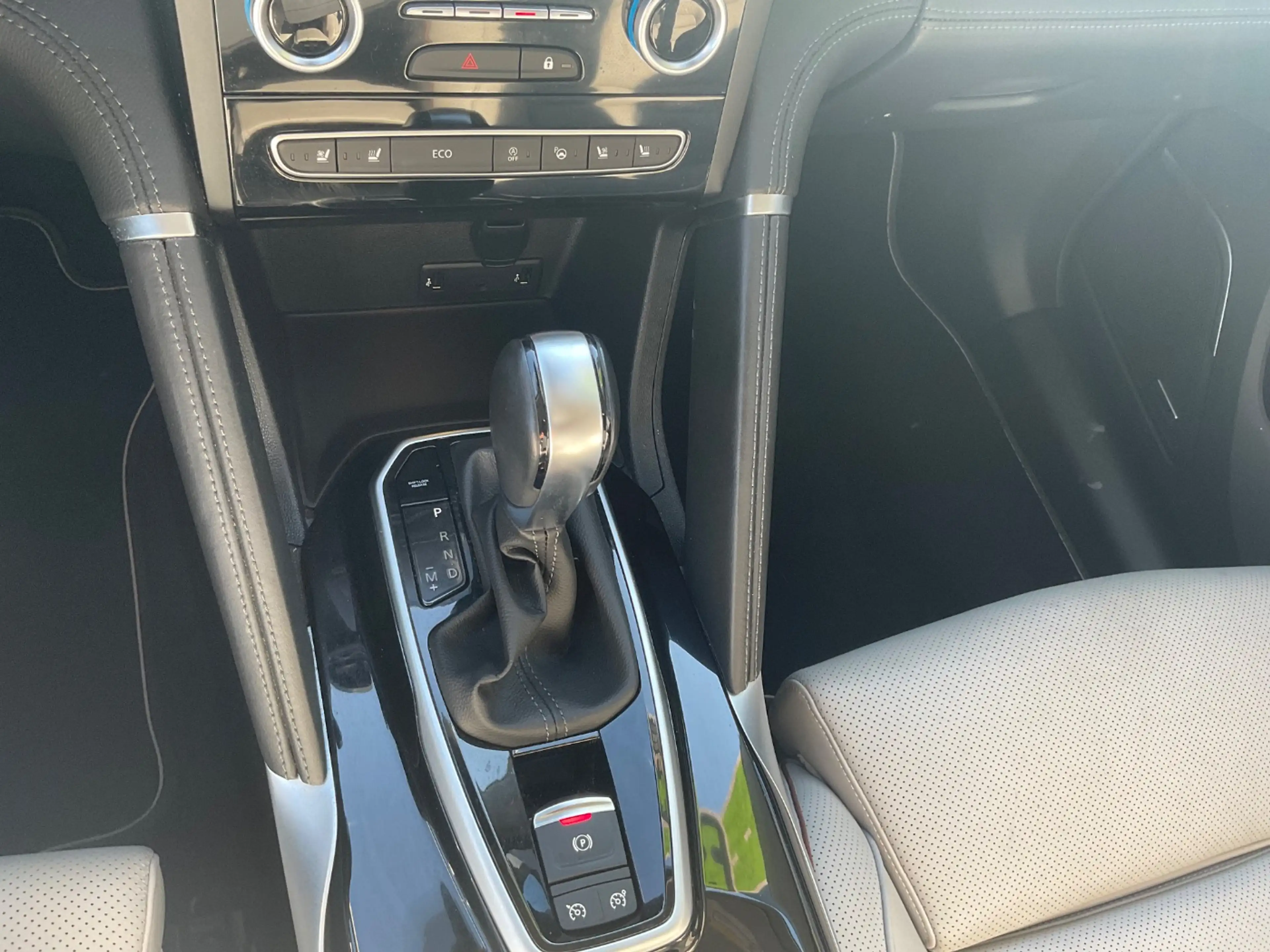 Renault Koleos 4x4 2.0 85 Initiale Paris LED — photo 15