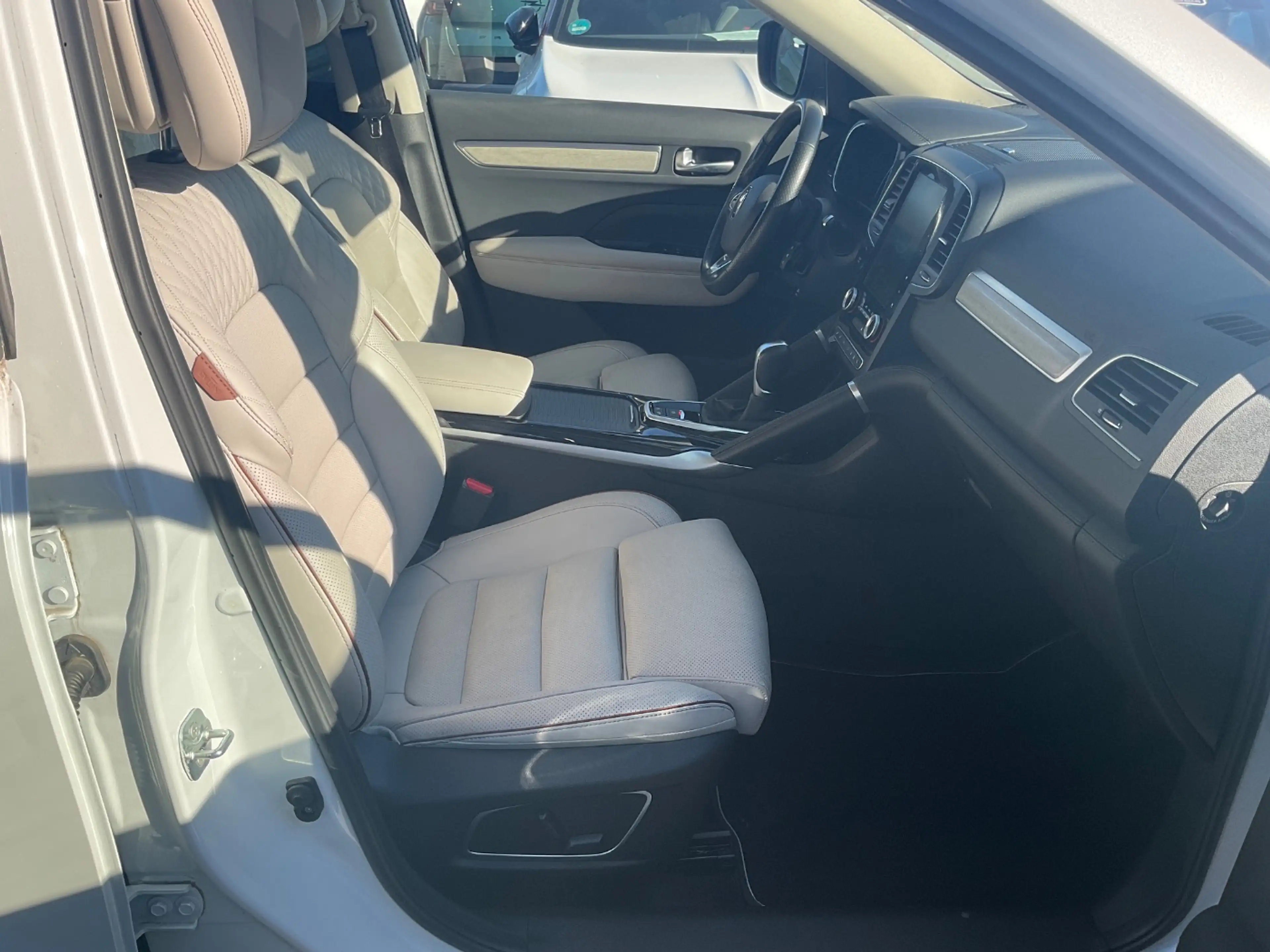 Renault Koleos 4x4 2.0 85 Initiale Paris LED — photo 11