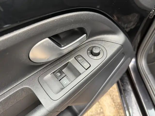Volkswagen up! view 14