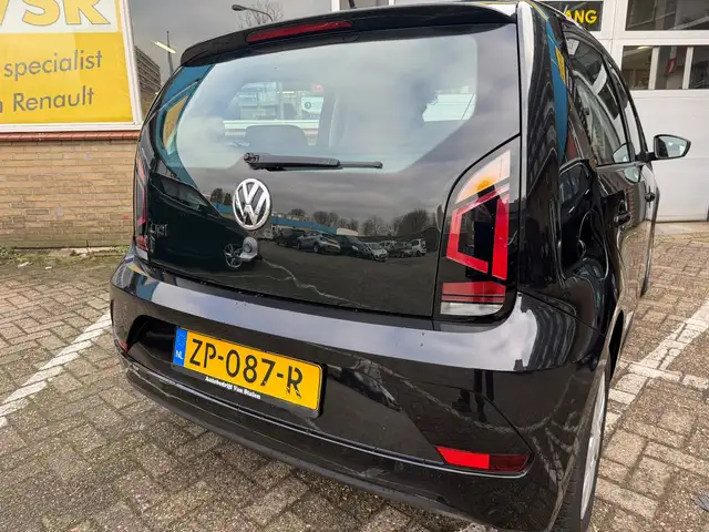 Volkswagen up! view 11