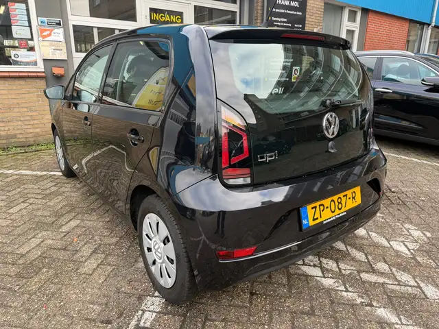 Volkswagen up! view 13