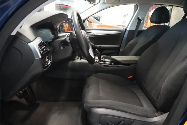BMW 5 Series view 8