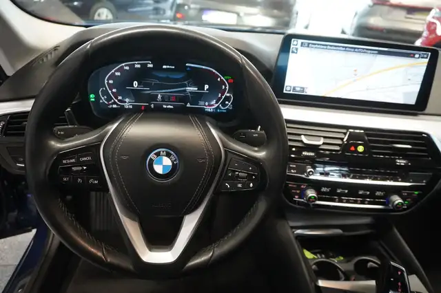 BMW 5 Series view 11