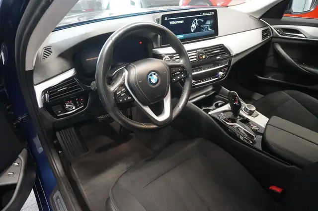 BMW 5 Series view 7