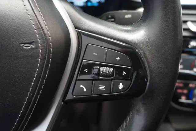BMW 5 Series view 13
