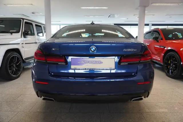 BMW 5 Series view 6
