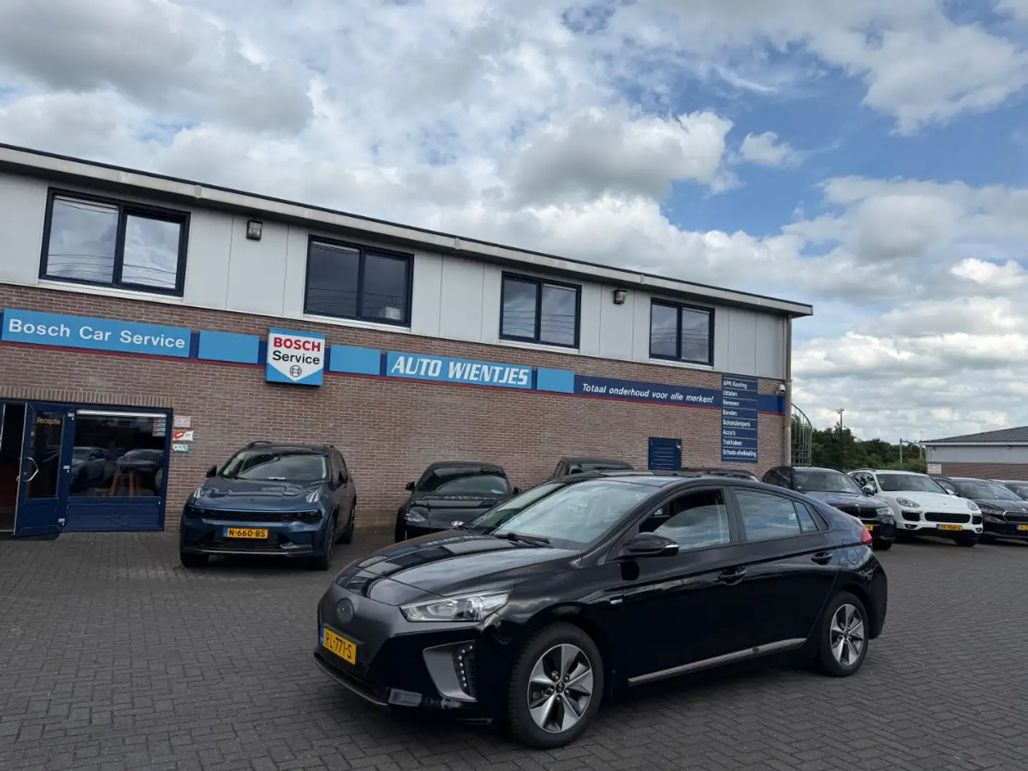 Hyundai IONIQ Comfort EV | Airco-Ecc | Navi | Carplay Zwart - 2