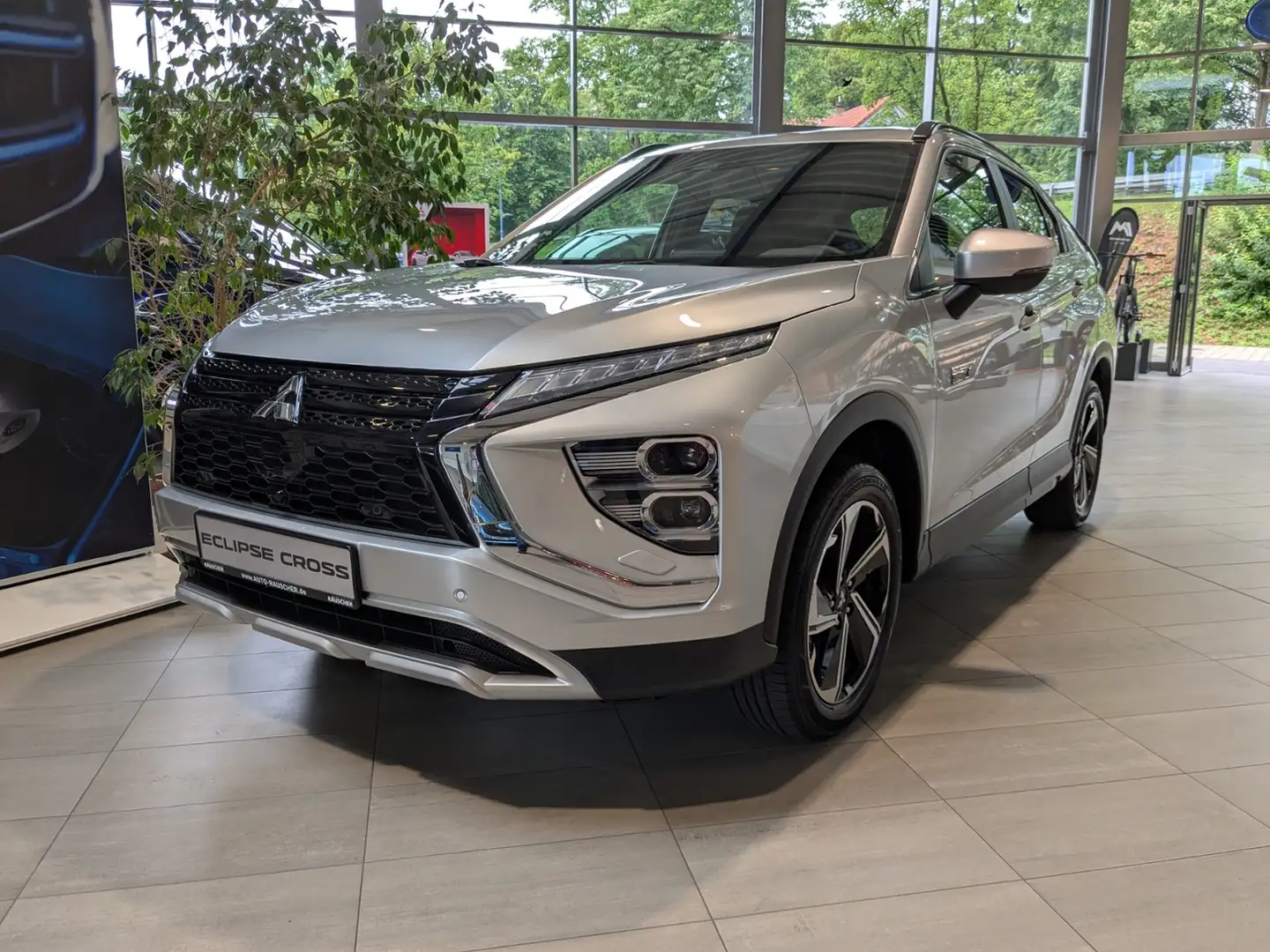 Mitsubishi Eclipse Cross 2.4 l 138 kW PHEV Plus Argintiu - 2