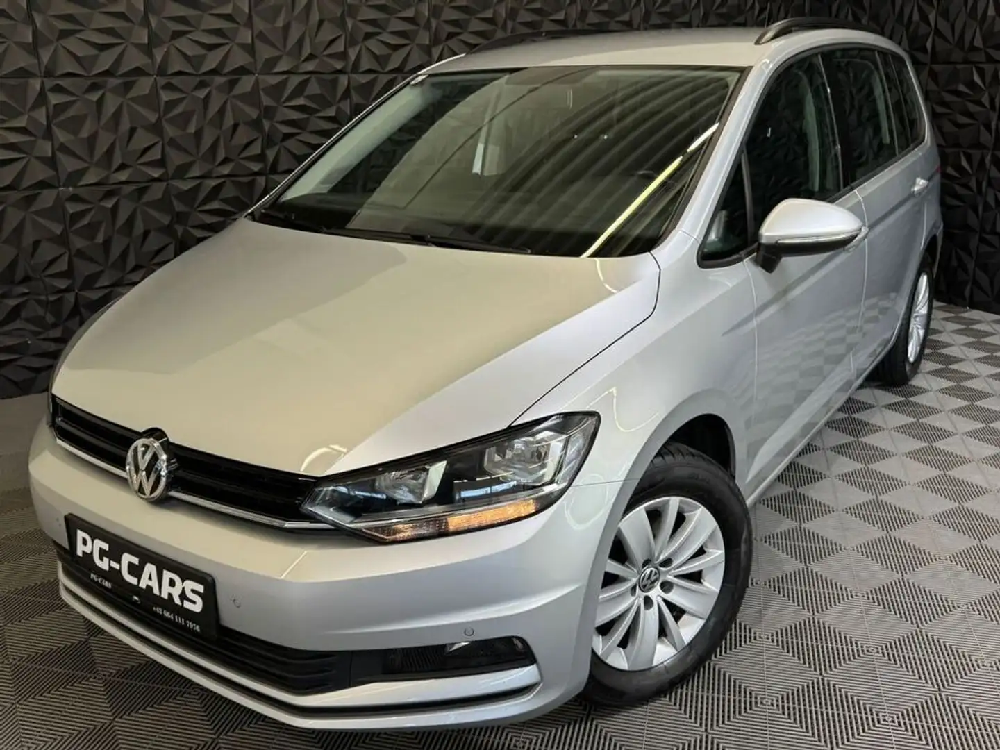Volkswagen Touran 1.6 TDI DSG Silber - 1
