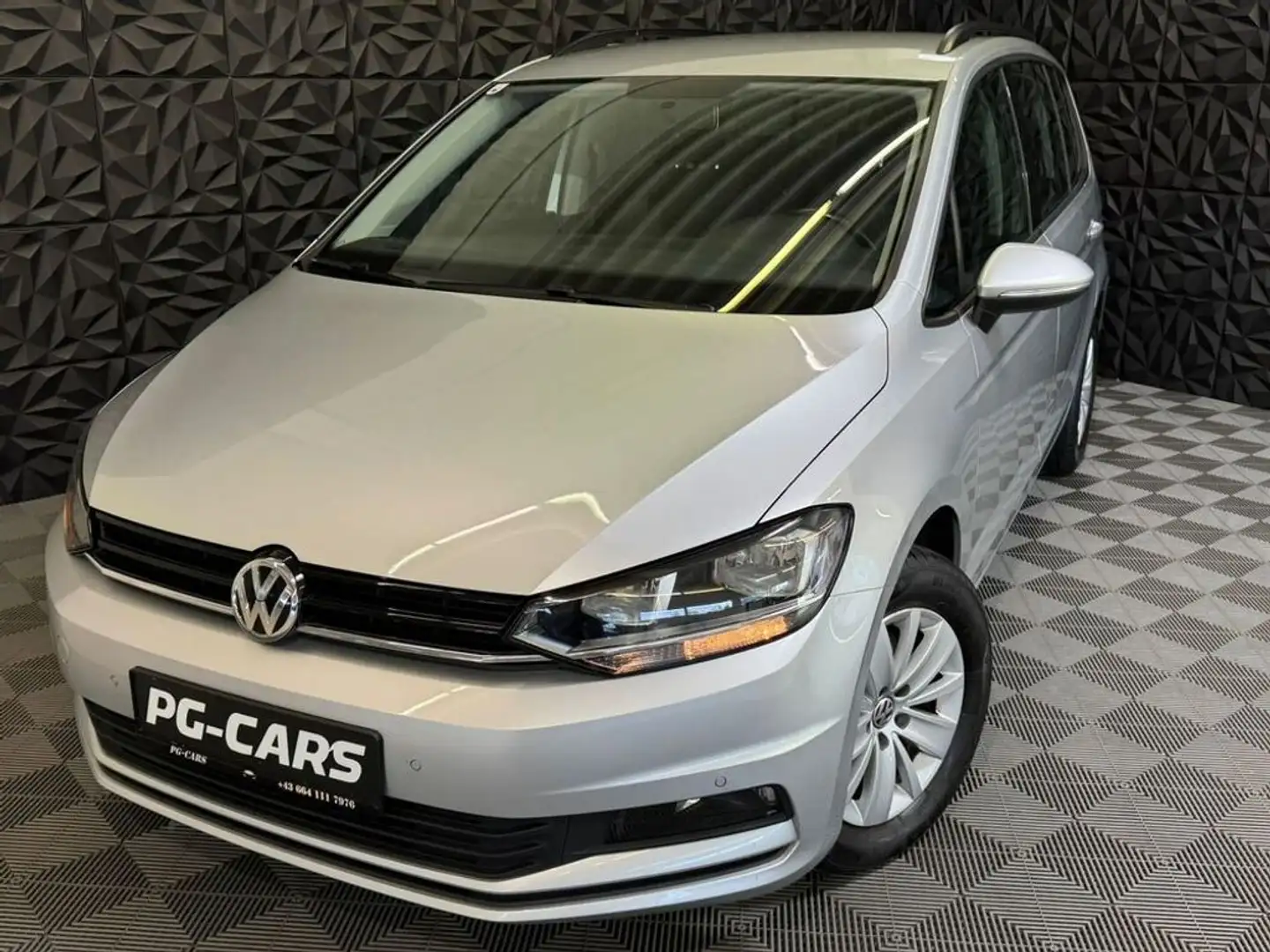 Volkswagen Touran 1.6 TDI DSG Silber - 2
