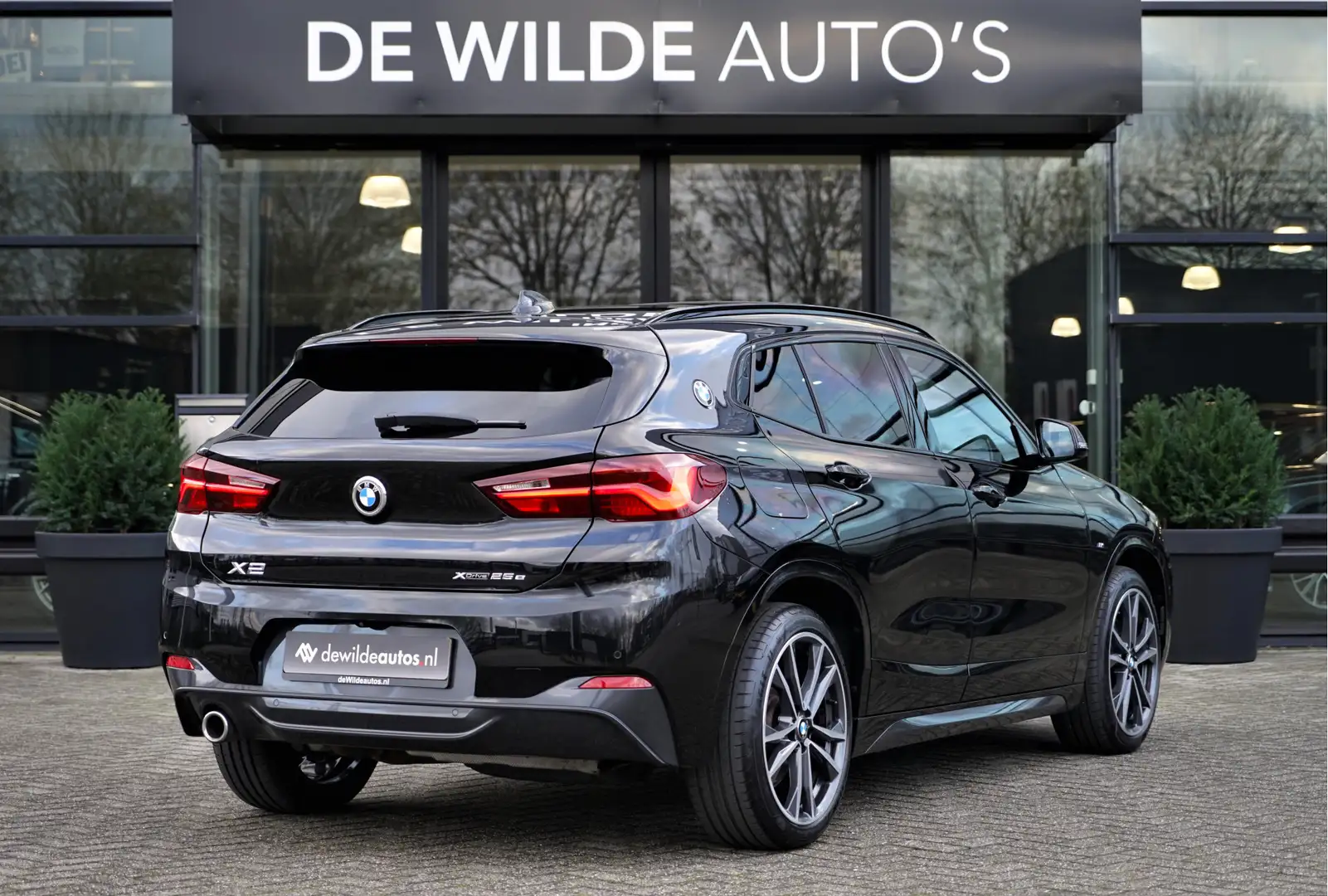 BMW X2 xDrive25e M-sport 220pk Pano Leer Memory Head-up H Zwart - 2
