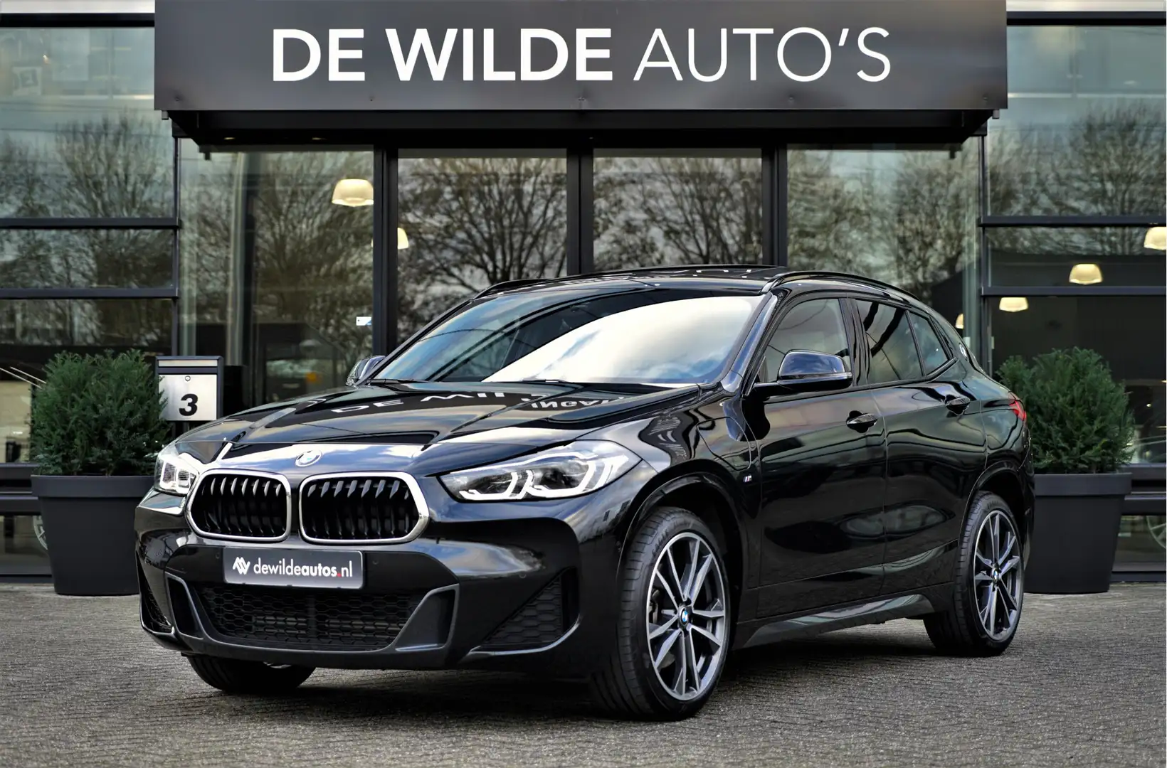 BMW X2 xDrive25e M-sport 220pk Pano Leer Memory Head-up H Zwart - 1