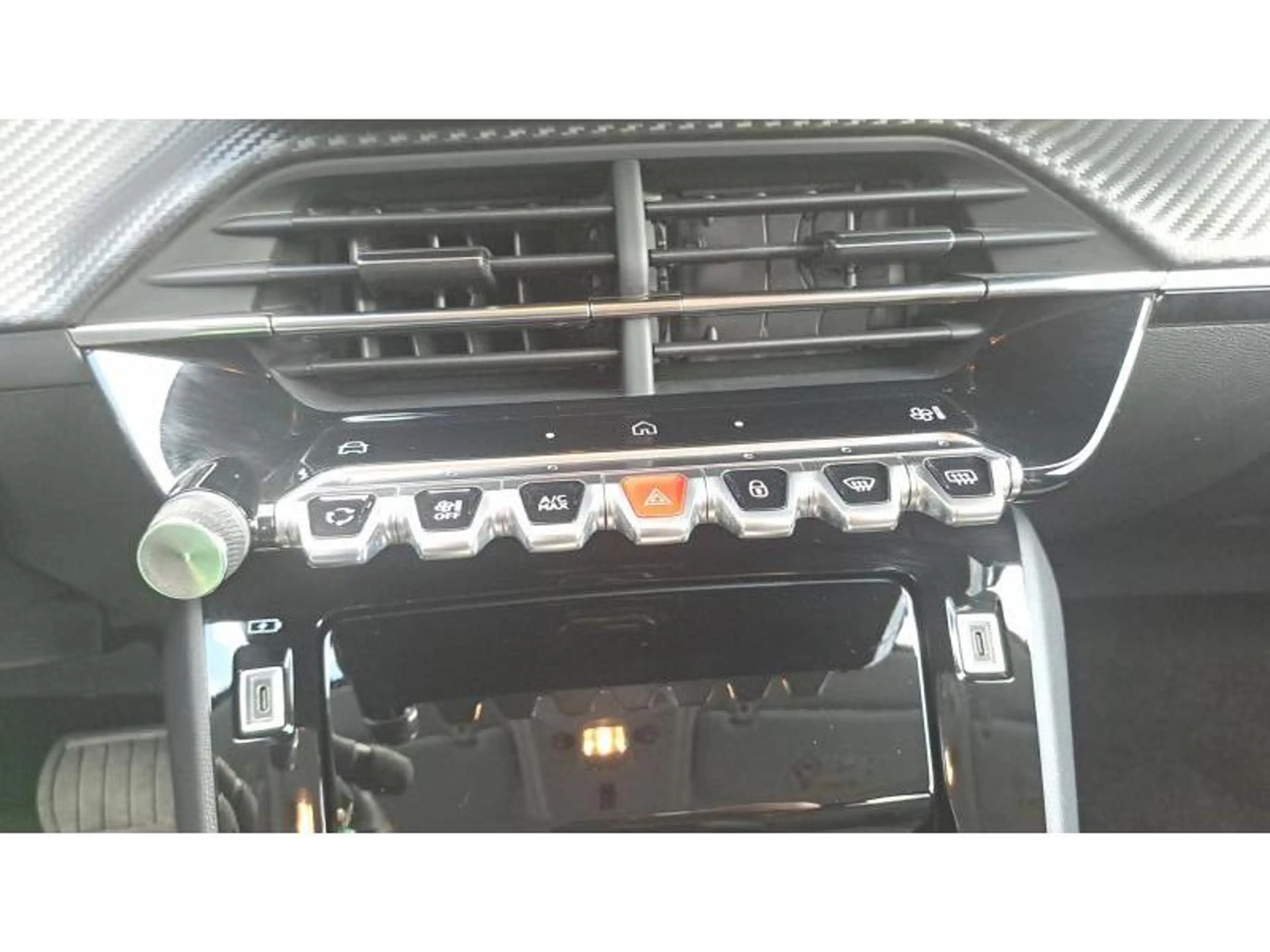 Peugeot 208 ALLURE HYBRID 110 CV DCS6 — photo 15