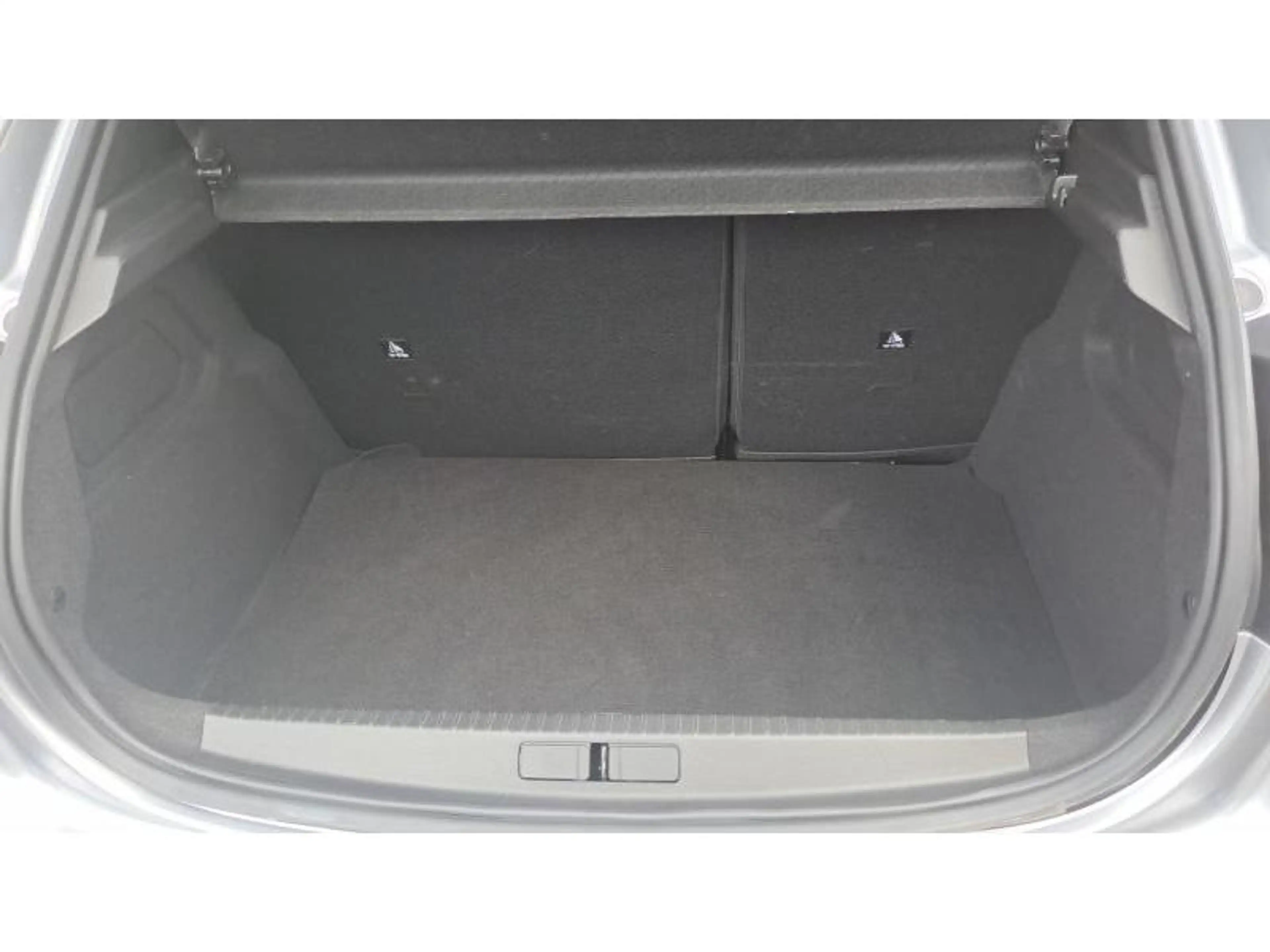 Peugeot 208 ALLURE HYBRID 110 CV DCS6 — photo 6