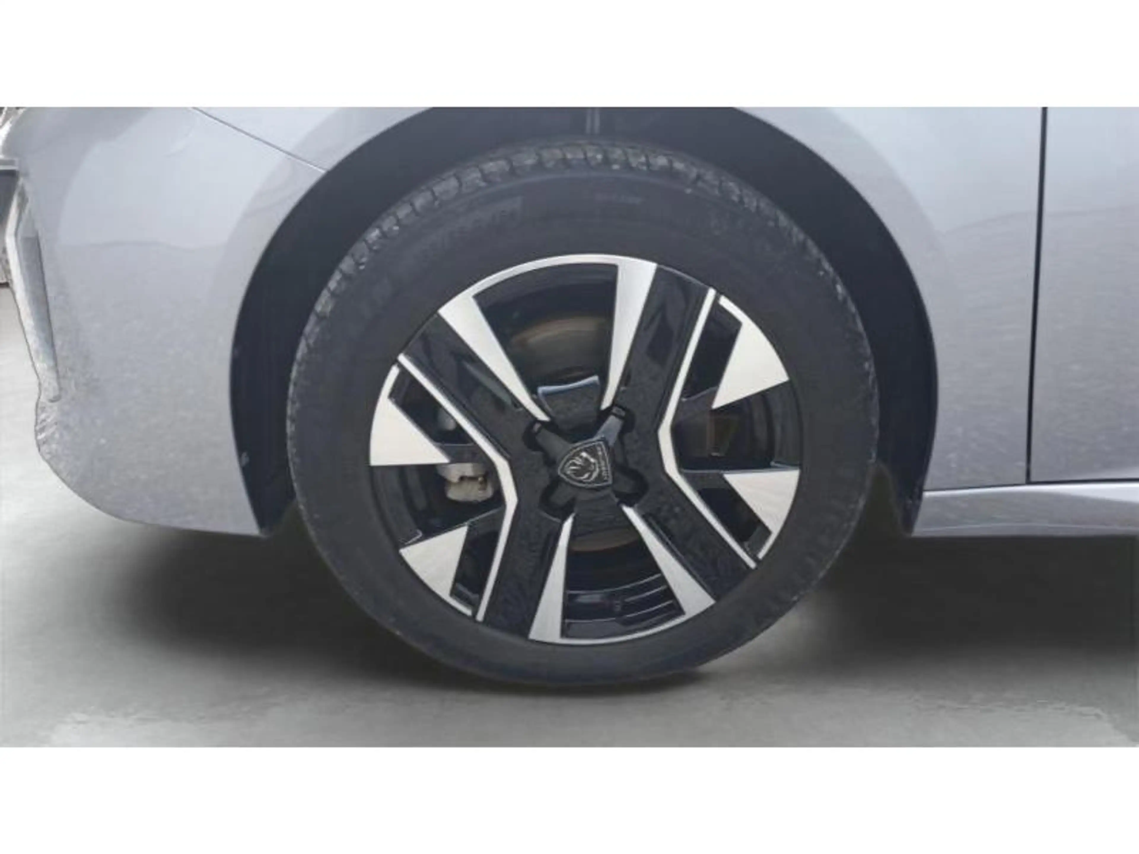 Peugeot 208 ALLURE HYBRID 110 CV DCS6 — photo 12