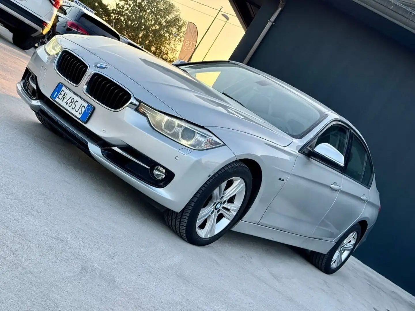 BMW 318 318d Sport - 1