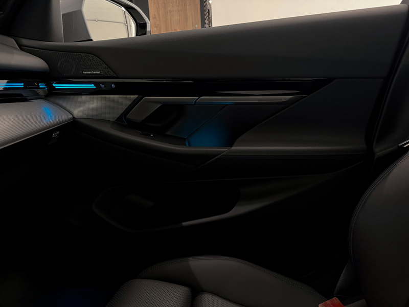 BMW 520 5-serie 520i M-Performance|Panorama|360|HeadUp|NL — photo 22