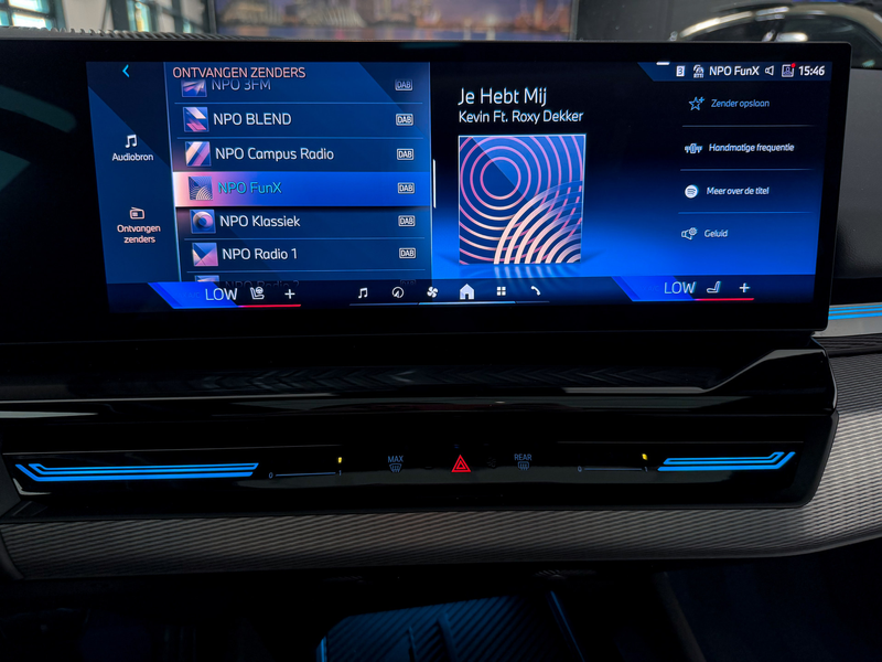 BMW 520 5-serie 520i M-Performance|Panorama|360|HeadUp|NL — photo 31