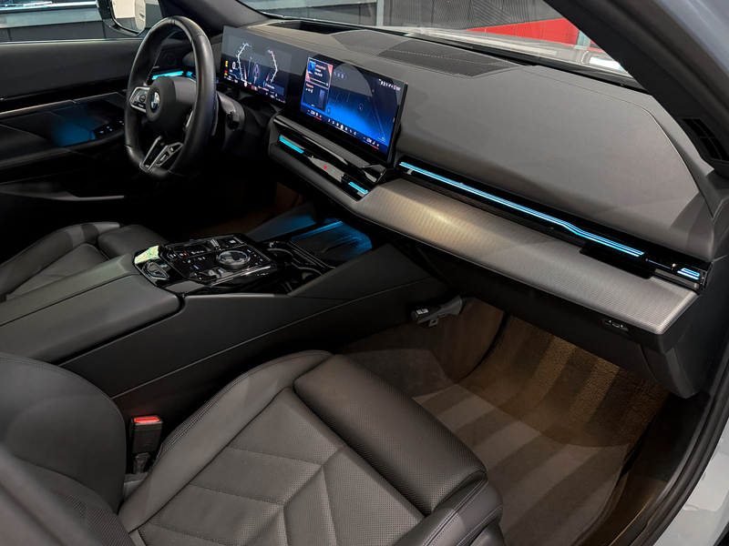 BMW 520 5-serie 520i M-Performance|Panorama|360|HeadUp|NL — photo 15