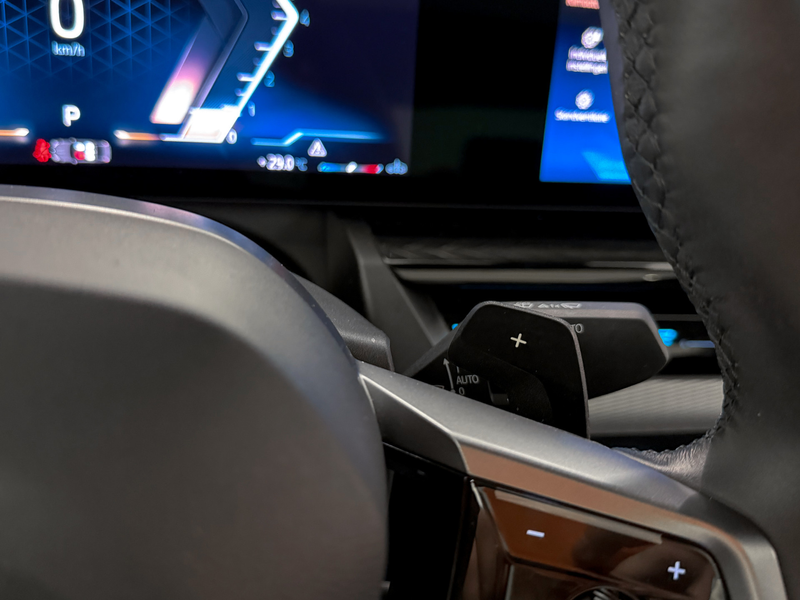 BMW 520 5-serie 520i M-Performance|Panorama|360|HeadUp|NL — photo 36