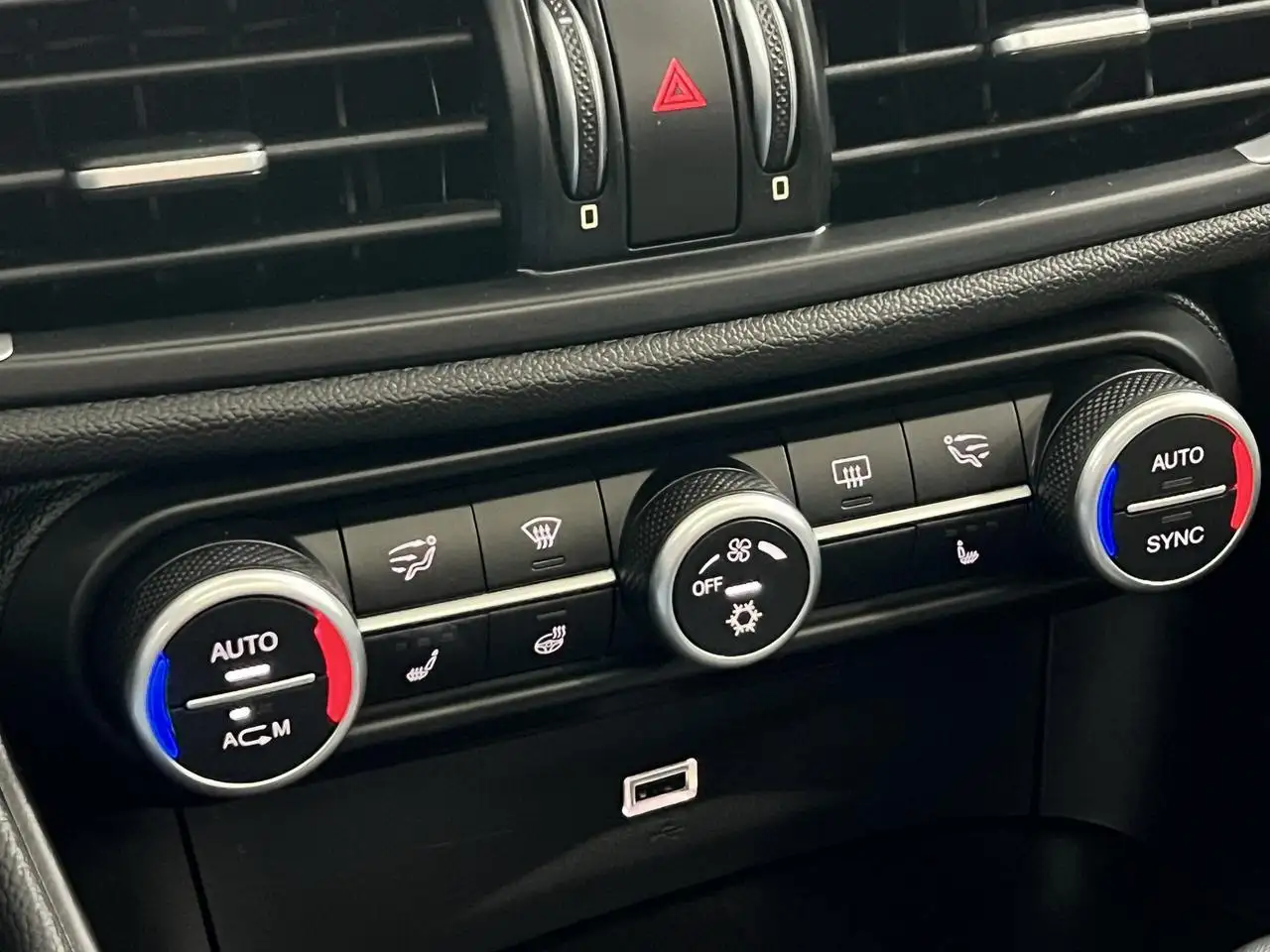 Alfa Romeo Giulia снимка Alfa Romeo Giulia