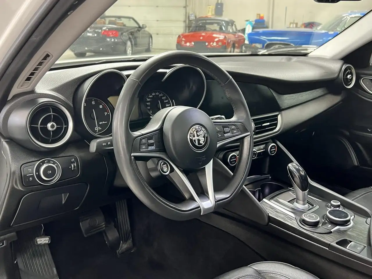 Alfa Romeo Giulia снимка Alfa Romeo Giulia
