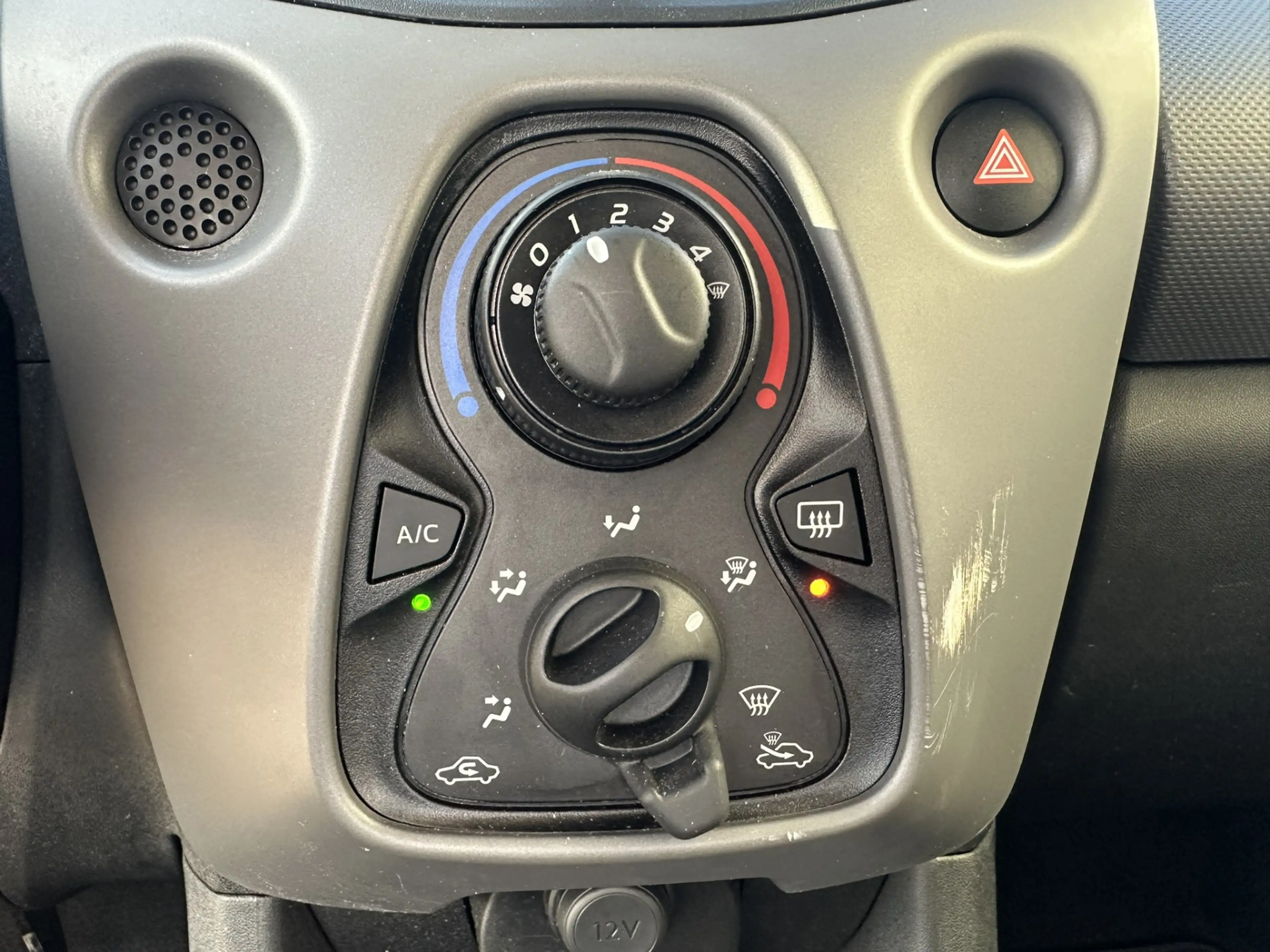 Peugeot 108 1.0 e-VTi Active | Airco | Bluetooth | Elektr. pak — photo 24