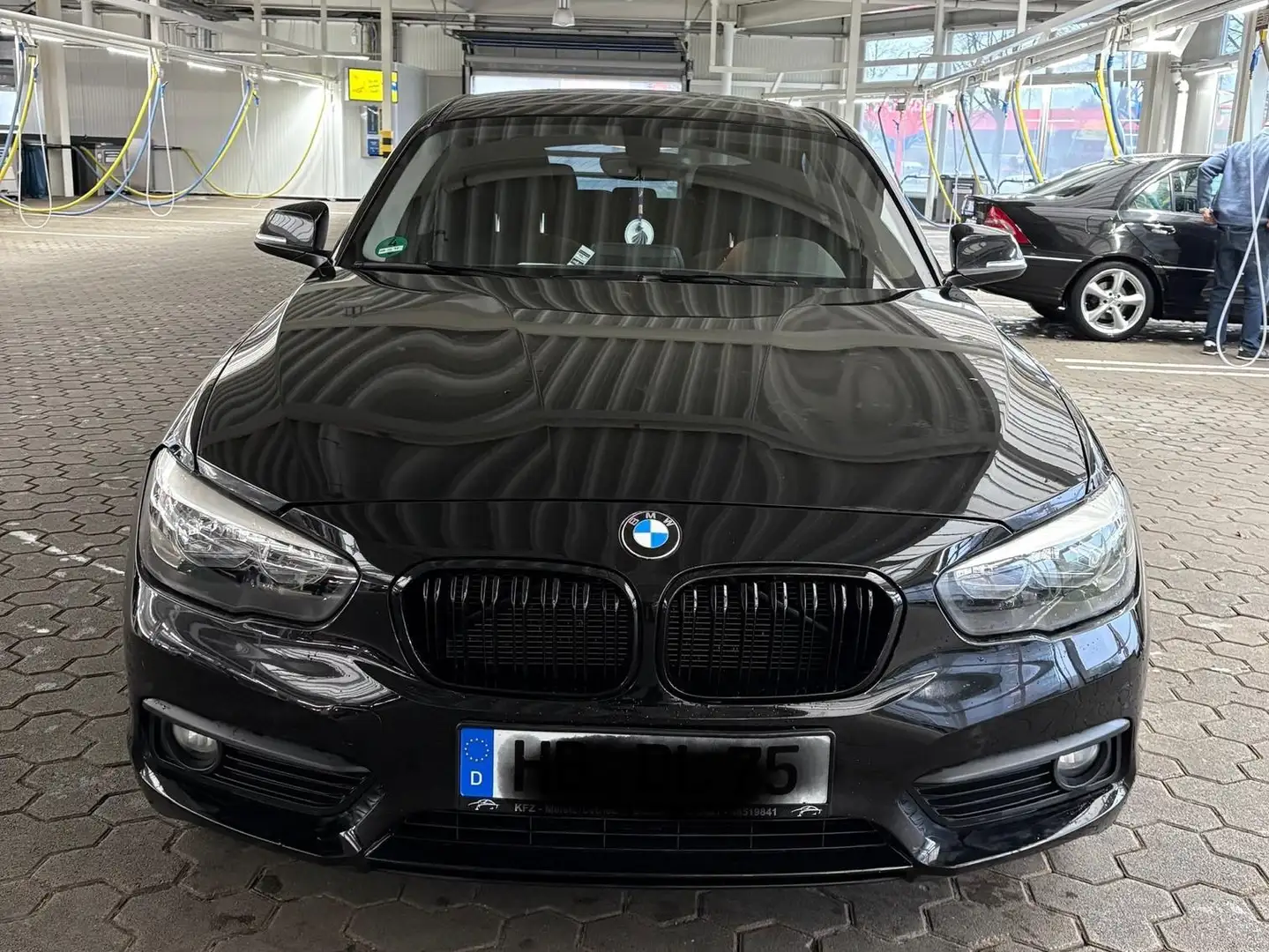 BMW 116 1er Diesel (5-Türer) 116d Advantage Schwarz - 2
