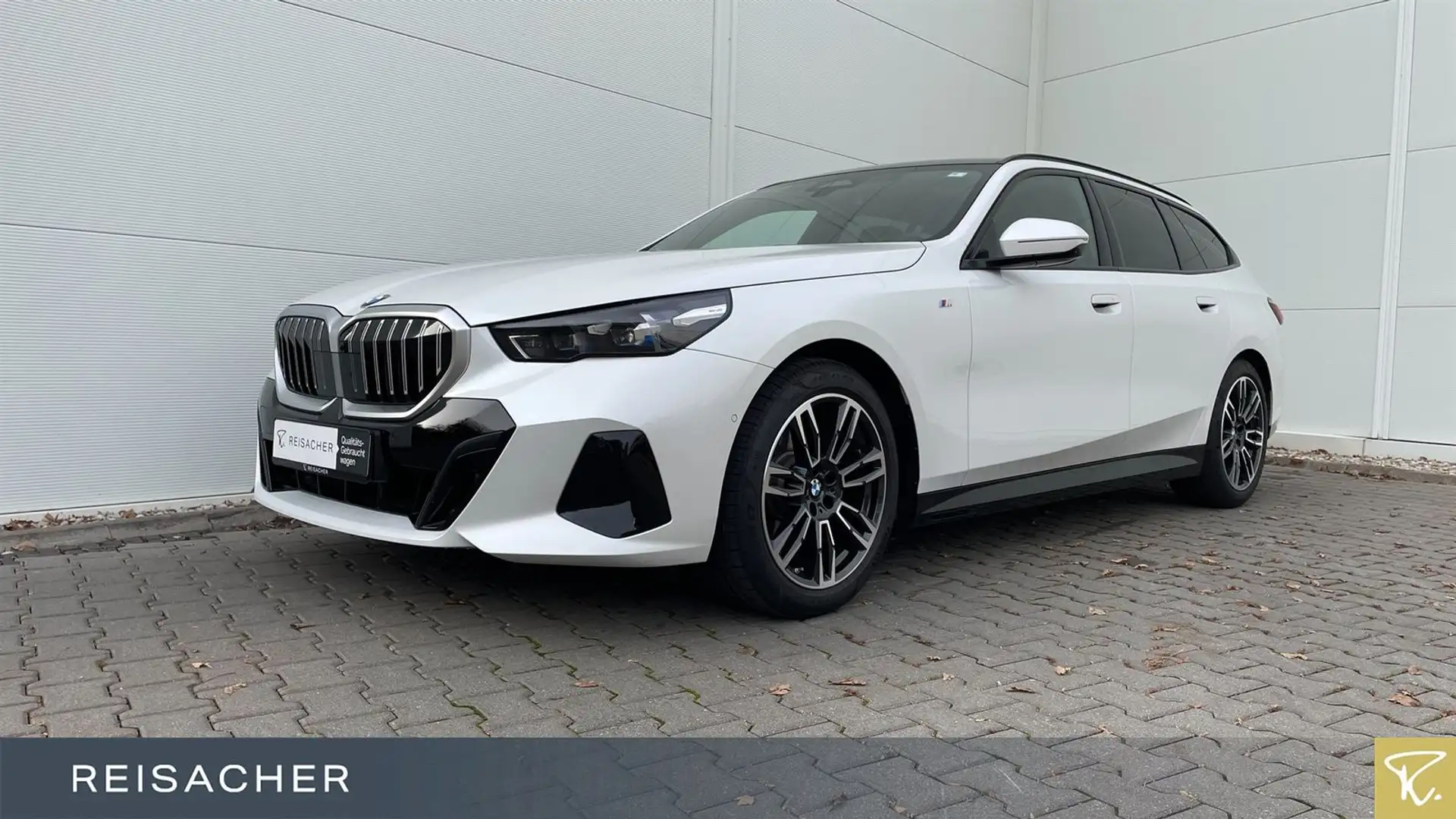 BMW 520 d A Tou M-Sport,Pano,AHK,DA+,Autom Weiß - 1