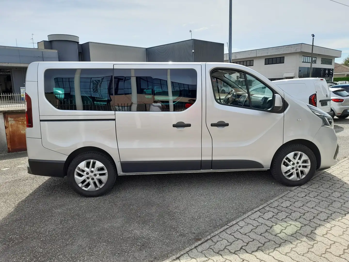 Renault Trafic PASSENGER 9 POSTI 2.0 Dci Grigio - 2