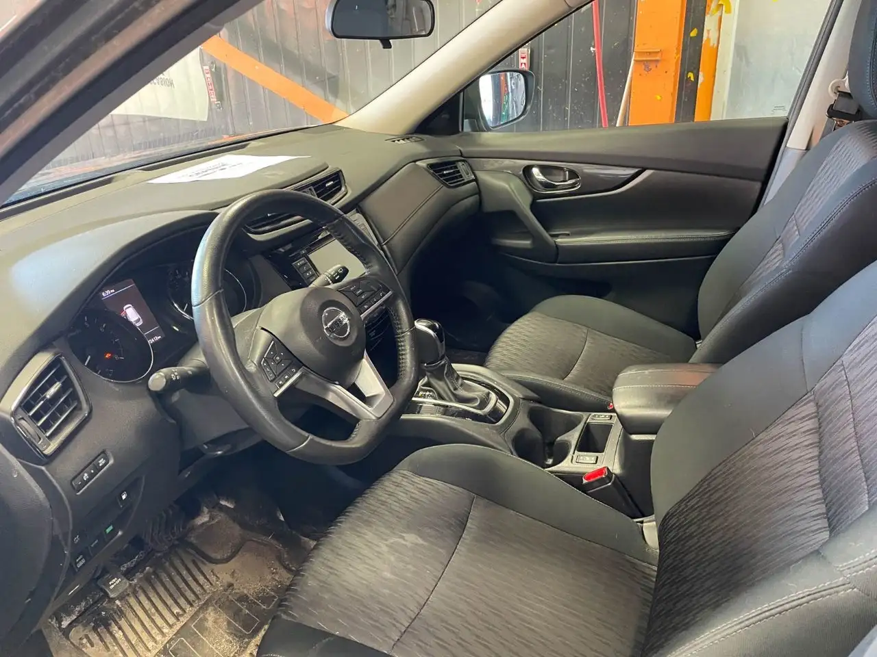 Nissan Rogue снимка Nissan Rogue
