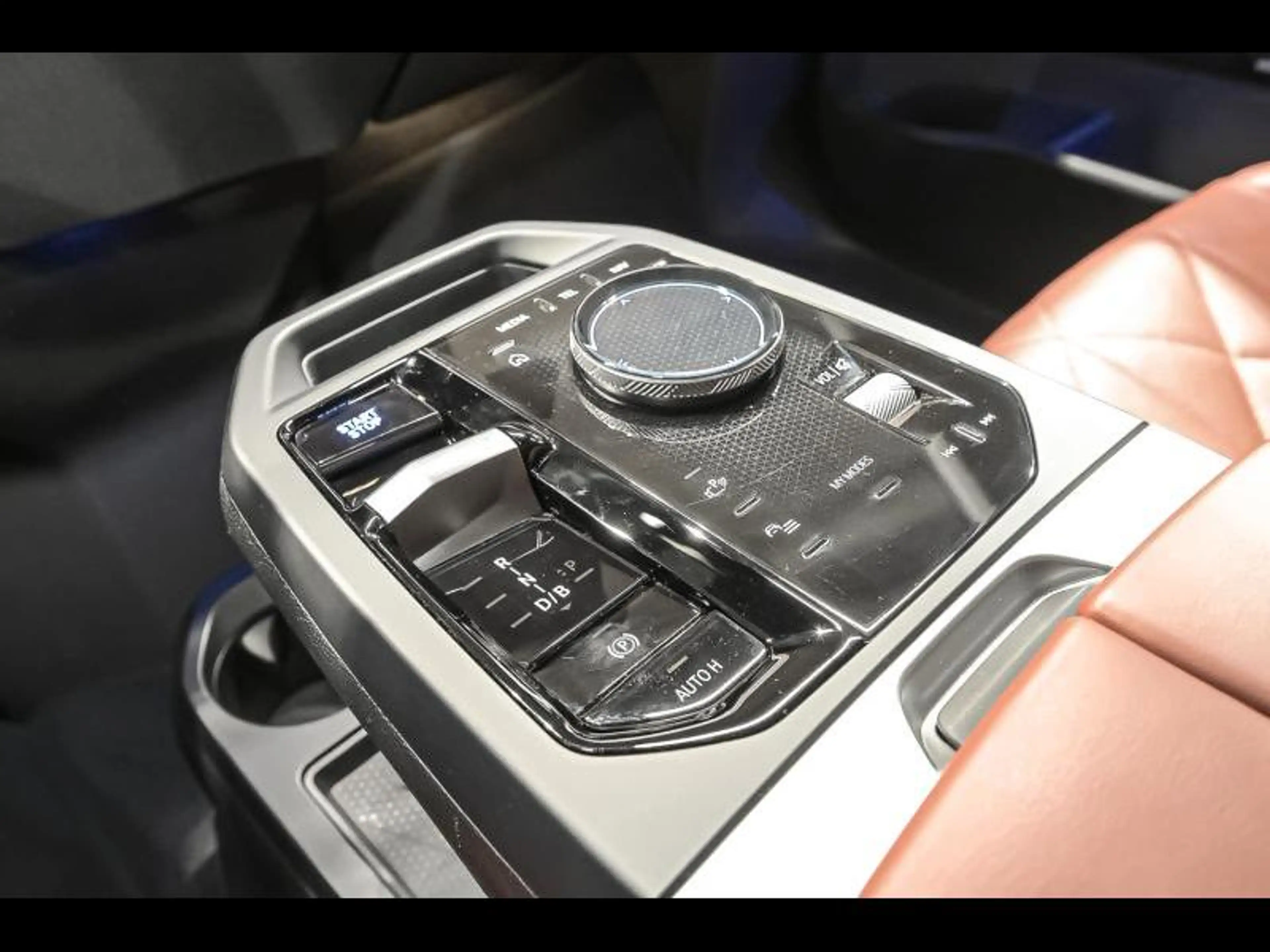 BMW iX xDrive45 - M PACK PRO|DASS+|CAM|H&K|COMFORT| — photo 11