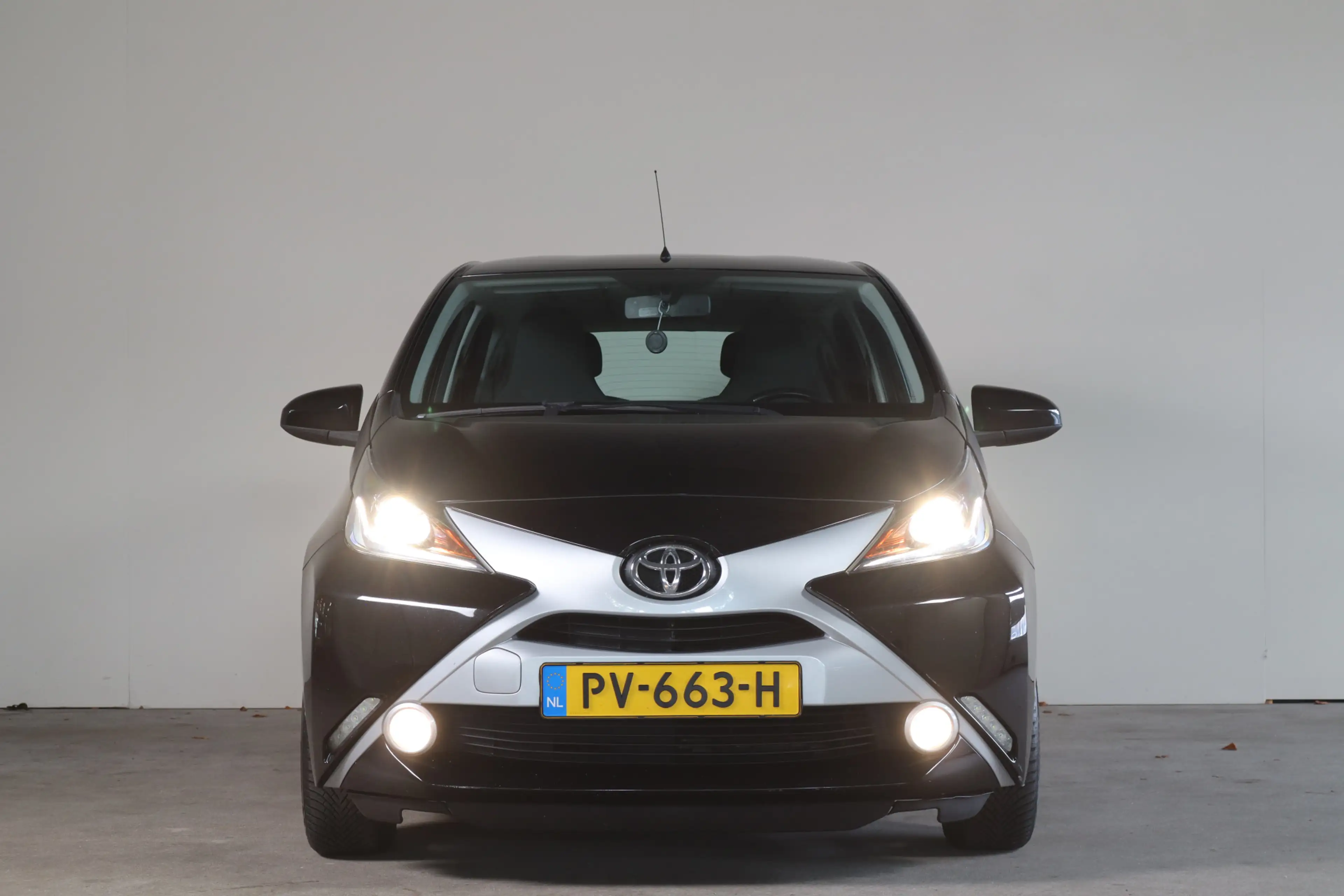 Toyota Aygo 1.0 VVT-i x-play - NL Auto!! Camera I Cruise I Air — photo 28