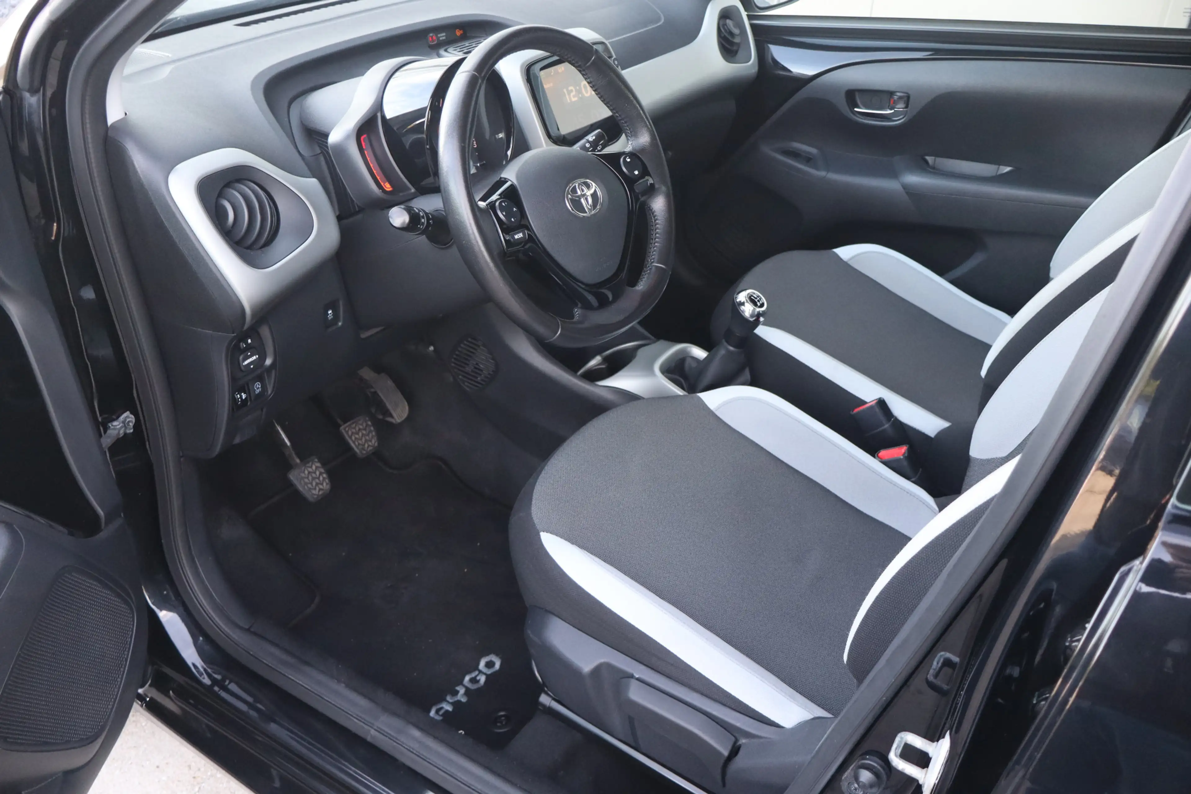 Toyota Aygo 1.0 VVT-i x-play - NL Auto!! Camera I Cruise I Air — photo 4