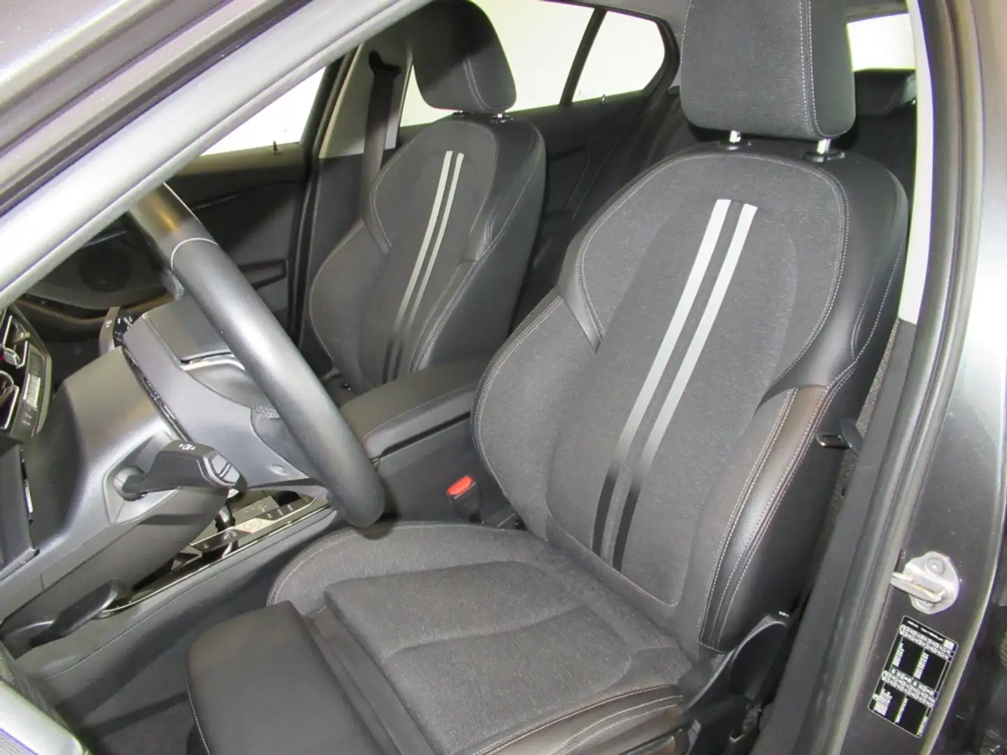 BMW 118 1-serie 118i Automaat Executive Ed. Sport Line Grijs - 2