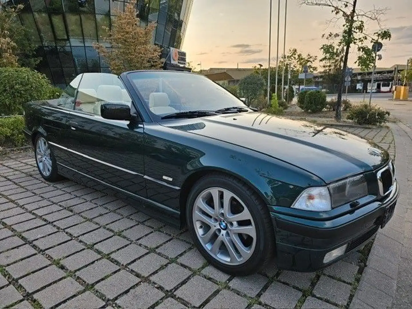 BMW 328 i Cabrio*Aut.*Leder*TÜV Service NEU! Grün - 1