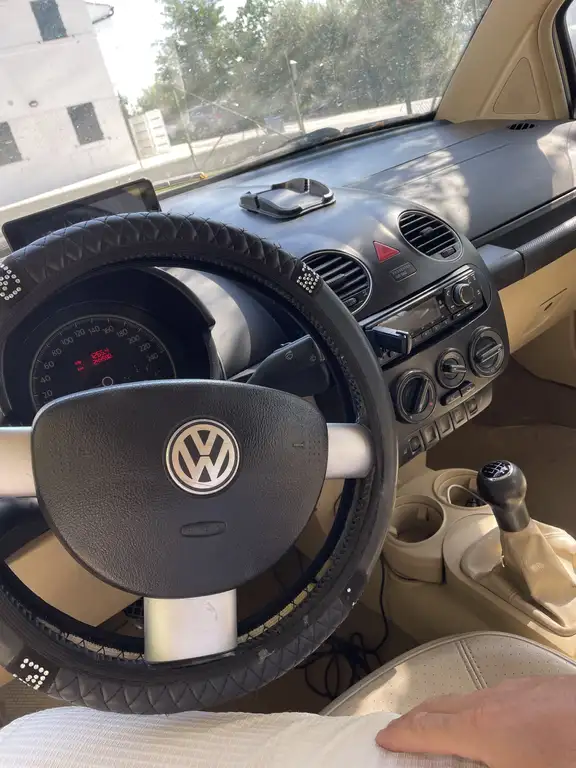 Volkswagen New Beetle 2009 из Европы — купить под ключ