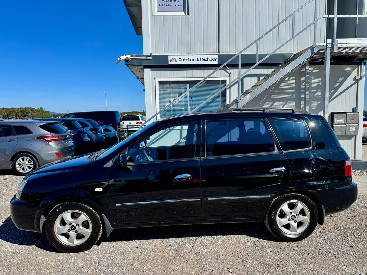 Kia Carens 2.0 CRDi LX Van Schwarz - 2