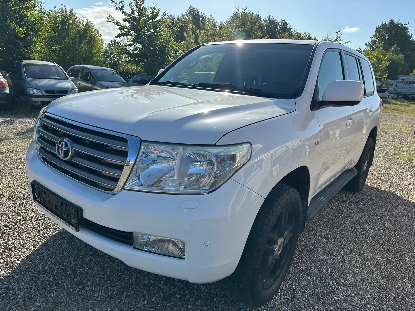 Toyota Land Cruiser White - 1