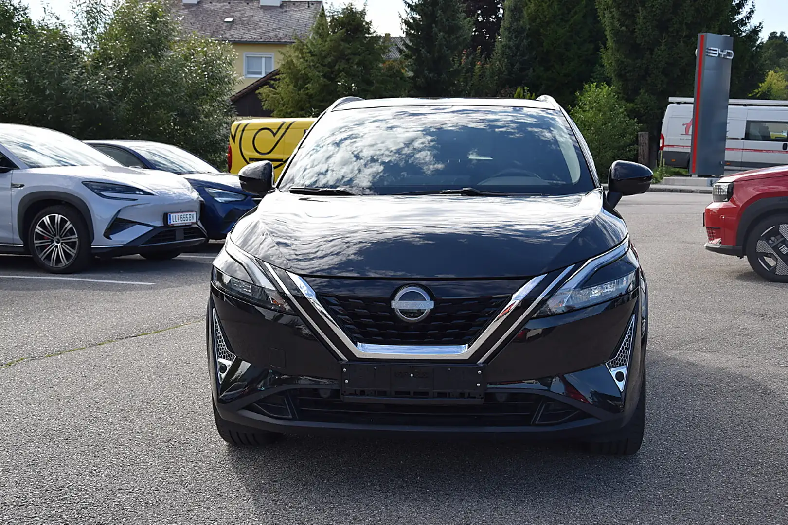 Nissan Qashqai 1,5 VC-T e-Power N-Connecta **8-fach bereift** Schwarz - 2