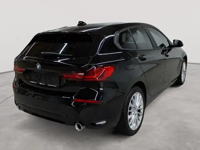BMW 1 Series view 4