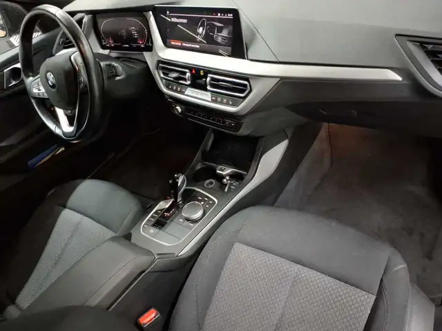 BMW 1 Series view 9