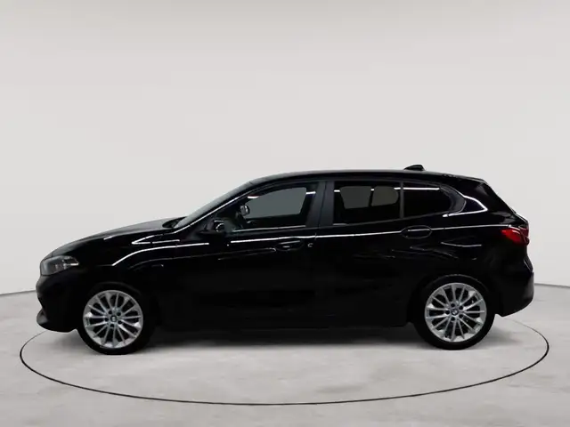 BMW 1 Series view 6
