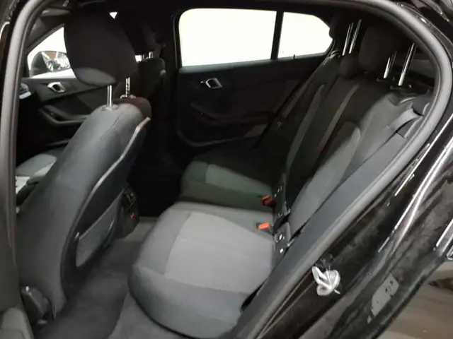BMW 1 Series view 13