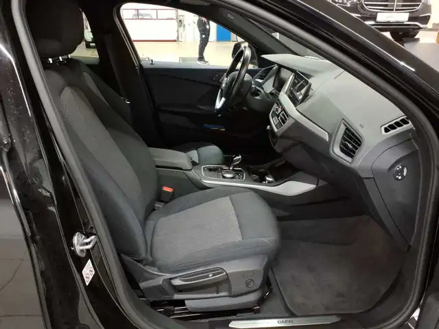 BMW 1 Series view 8