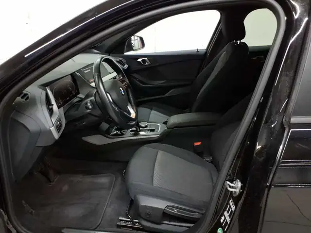BMW 1 Series view 7